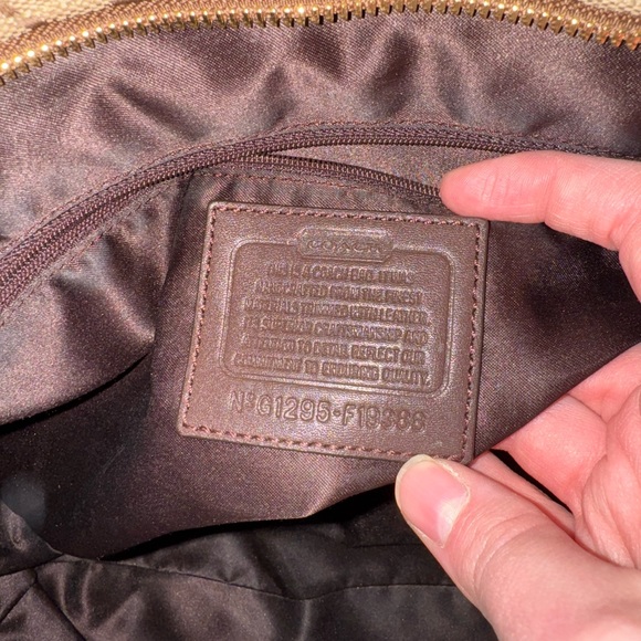 Coach Signature Gallery Logo Zip Tote F19388 - Picture 8 of 9